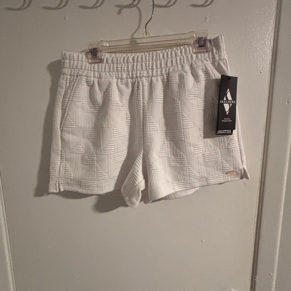 NWT Skechers Los Angeles White Textured Pull On Shorts Medium
(1015)